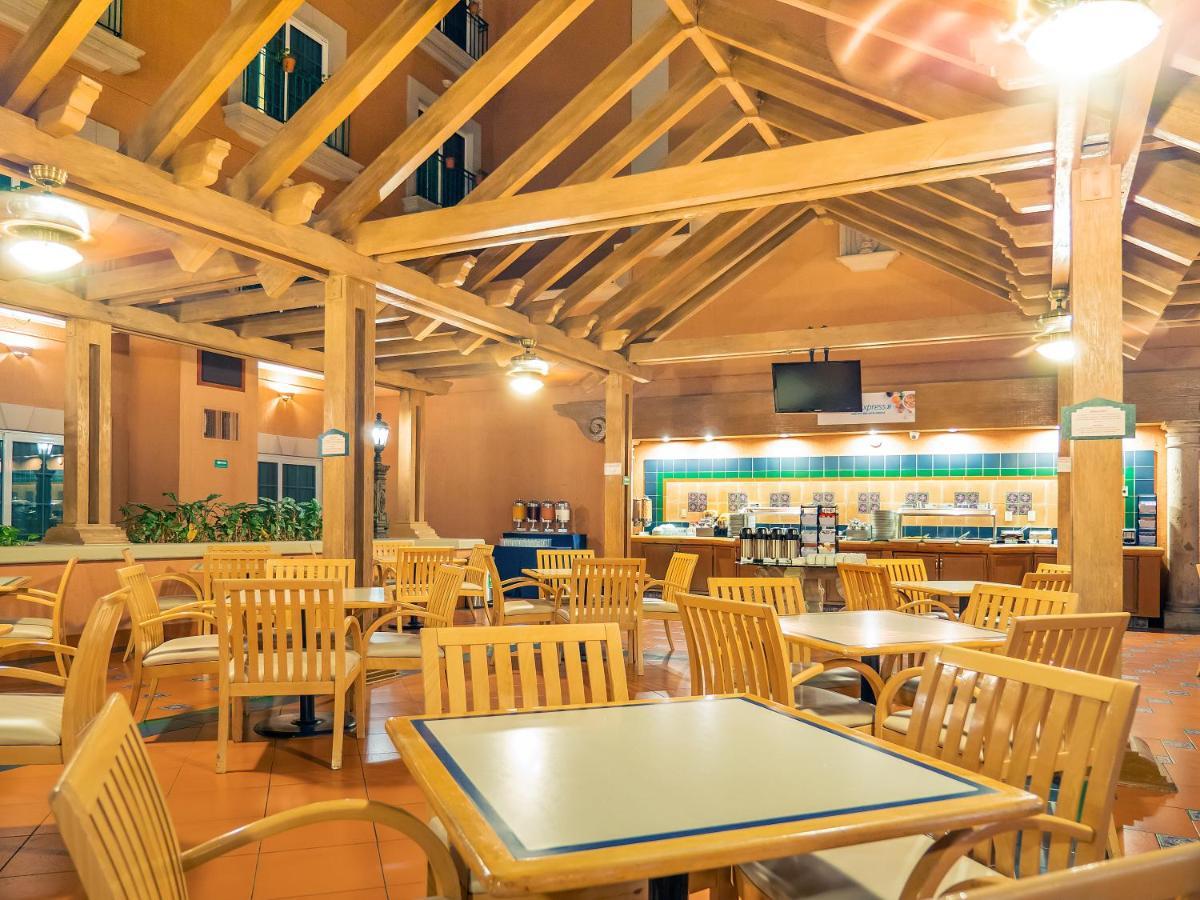 Holiday Inn Express Torreon By Ihg Exteriör bild